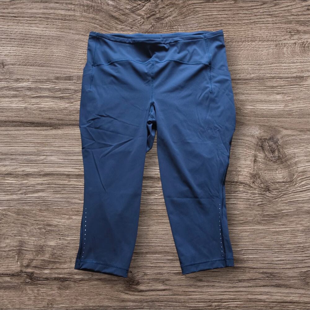 Lululemon Women's Swift Speed High Rise Crop with Pockets Navy Blue, Size 18